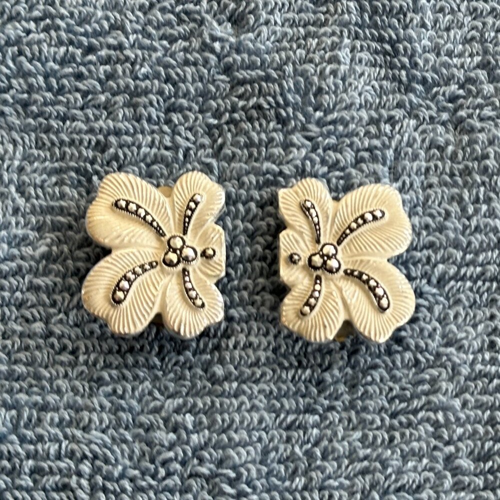 Beautiful Enamel Tropical Flowers Vintage Clip On Earrings Signed W Germany